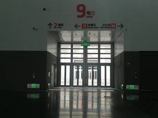 智能疏散指示系統(tǒng)如何實(shí)時(shí)感知火災(zāi)并作出反應(yīng)？